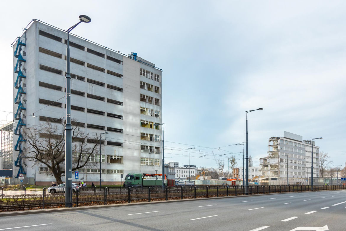 Wyburzanie dawnej fabryki Polfy w Warszawie pod budowę NOHO ONE