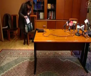 Prokurator STRZELIŁ SOBIE W GŁOWĘ na konferencji - ZDJĘCIA - MINUTA PO MINUCIE