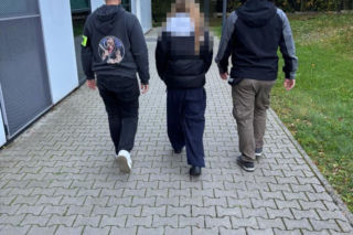 16-latka zatrzymana przez policję. Do sieci trafiło podejrzane nagranie