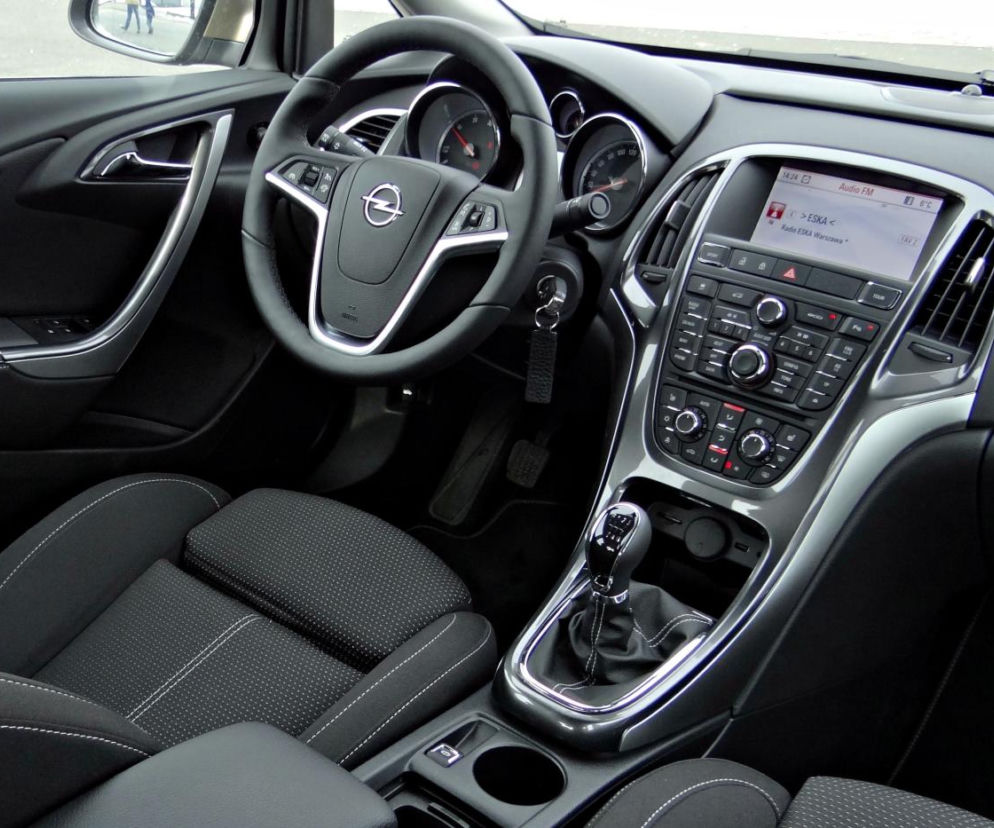 Opel Astra Sedan (Astra J)
