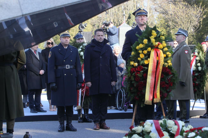 Obchody 16. rocznicy katastrofy smoleńskiej. Powązki