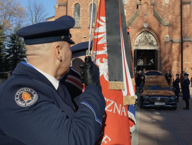 Piotr ubrał mundur, ucałował rodzinę i wyszedł do pracy. Jego serce nagle przestał bić