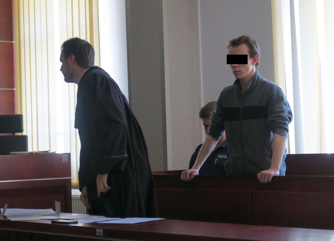 Mateusz rzucił monetą. Wypadł orzeł, więc udusił Wiktorię