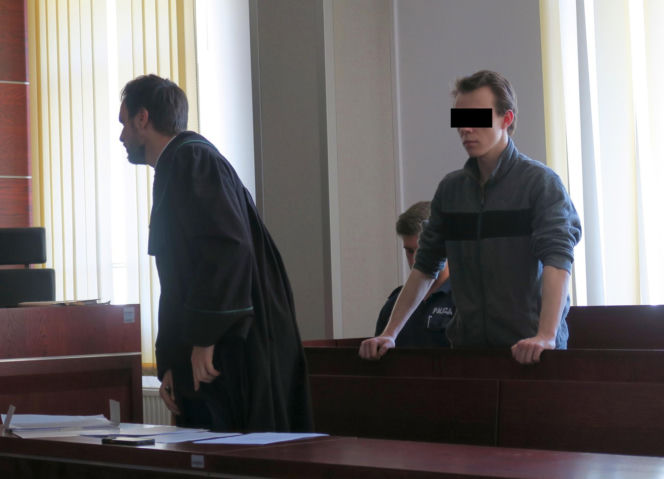 Mateusz rzucił monetą. Wypadł orzeł, więc udusił Wiktorię