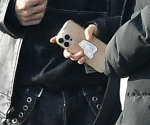 Maciej Musiał najpierw pieści auto, potem dziewczynę