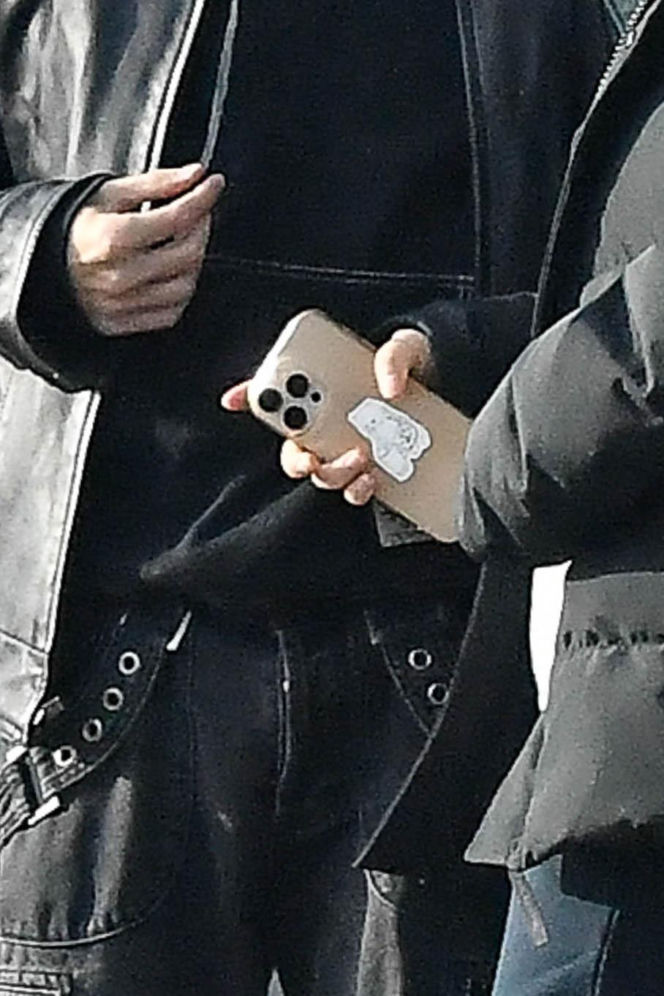 Maciej Musiał najpierw pieści auto, potem dziewczynę