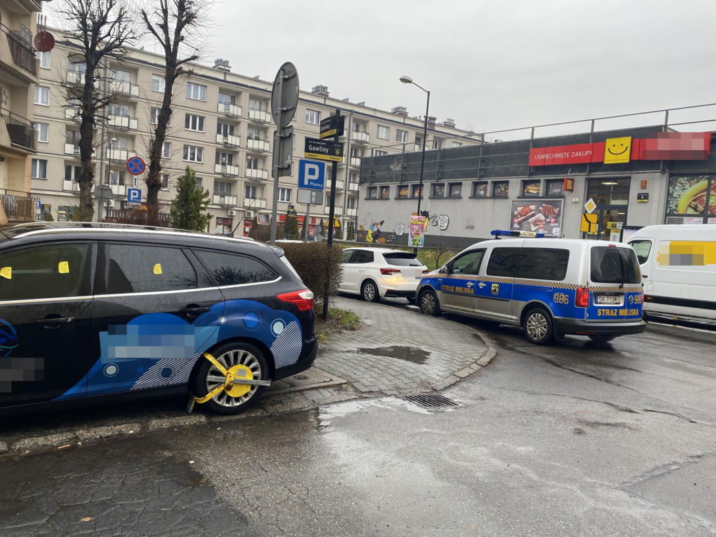Żniwa Straży Miejskiej w Katowicach. Parkujących czekała niemiła niespodzianka.