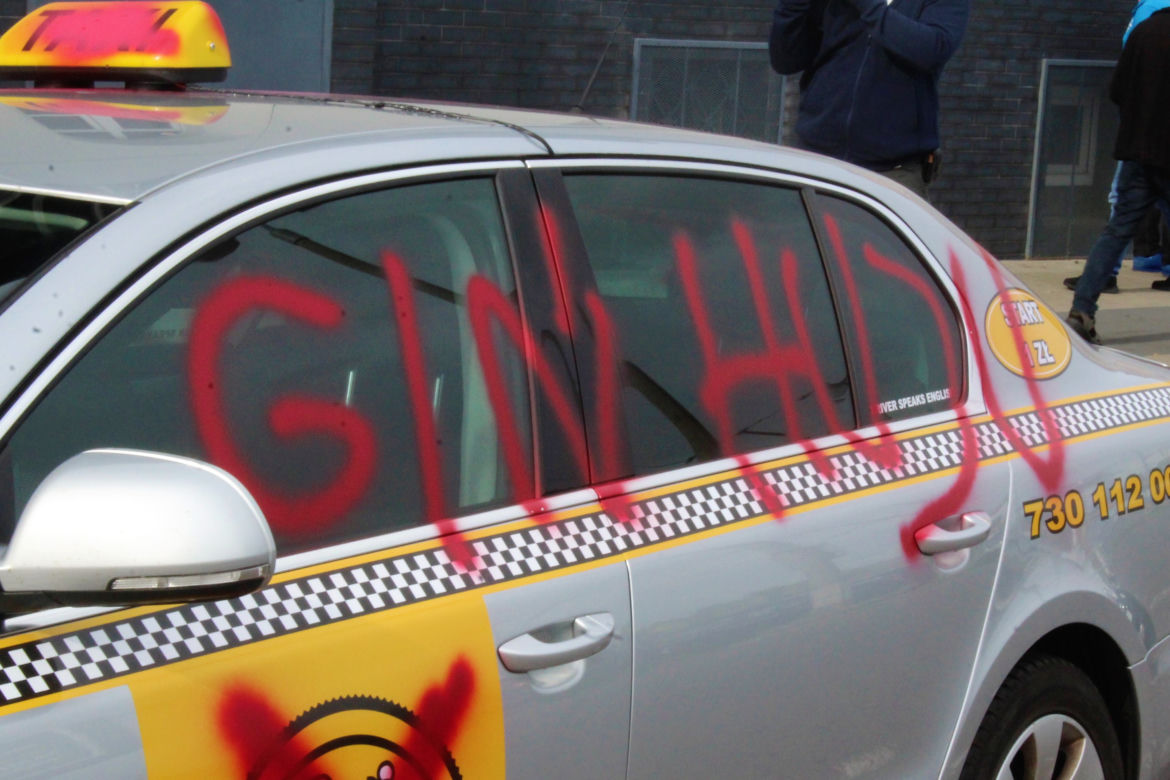 Zniszczony samochód TAXI Złotówa