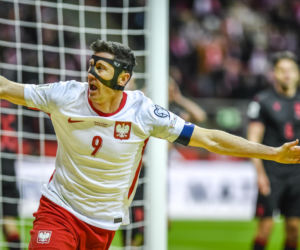 Robert Lewandowski w czarnej masce