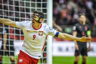 Robert Lewandowski w czarnej masce