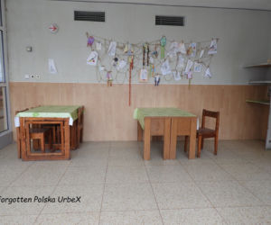 Lalka śpiąca w łóżku i urządzenia rehabilitacyjne. Co znajduje się w opuszczonym sanatorium przy polskiej granicy! [ZDJĘCIA]
