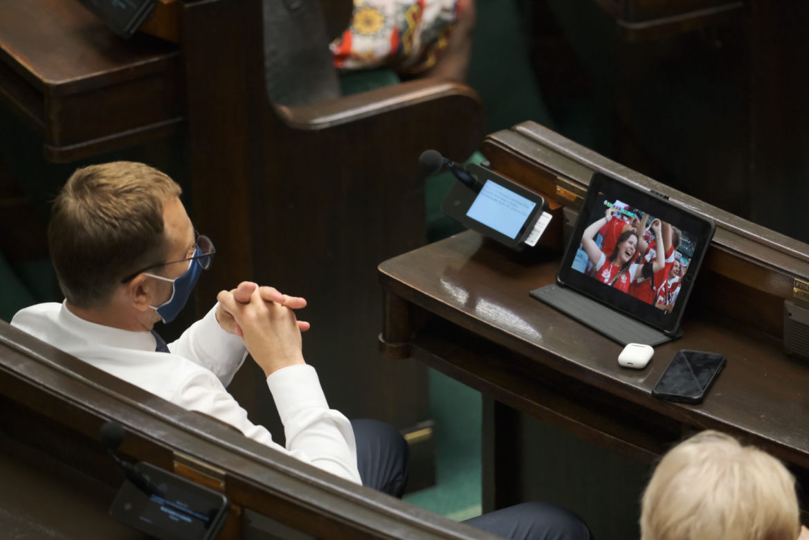 Podczas posiedzenia Sejmu posłowie oglądali mecz Polska - Szwecja