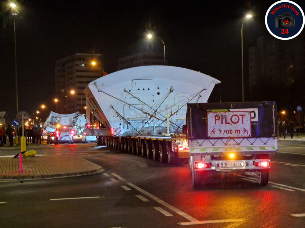 Gigantyczna tarcza w nocy przejechała przez Warszawę. Tak wyglądaj jej transport!