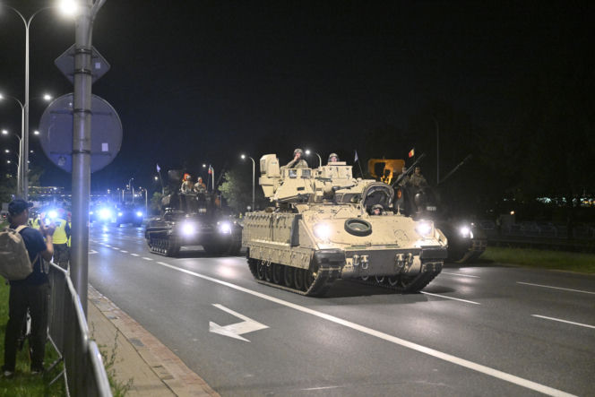 Nocna próba defilady wojskowej w Warszawie