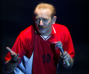 Marcin Daniec z włosami