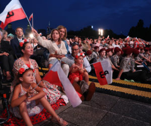 Rodzina Nawrockich śpiewa (nie)zakazane piosenki)