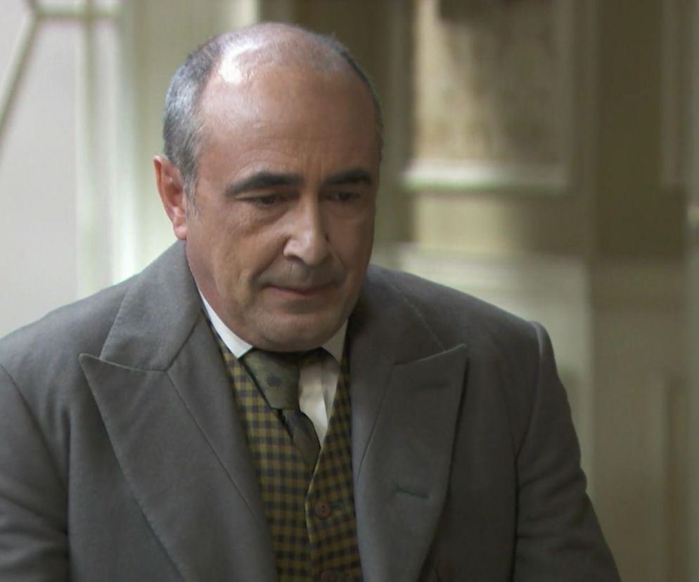 Aktor Juanma Navas jako Ramon Palacios z serialu Akacjowa 38. O losach bohaterów produkcji przeczytasz na Eska.