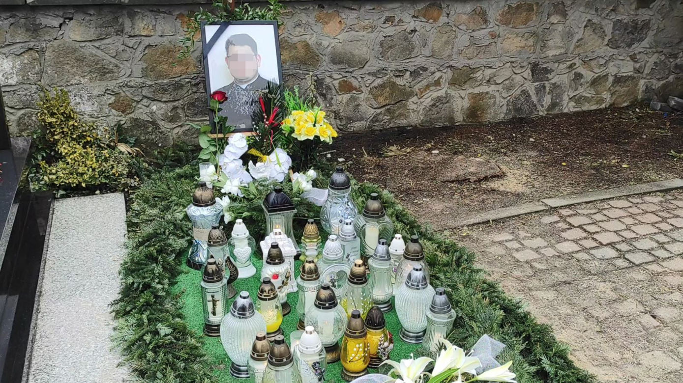 Wzruszający gest parafian przy grobie zamordowanego diakona Mateusza. Serce pęka 