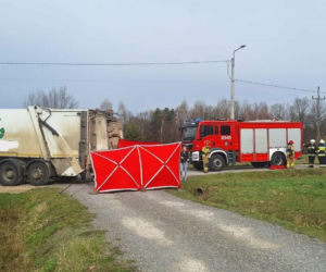 Śmiertelne potrącenie w powiecie kieleckim. Śmieciarka przejechała 40-latka
