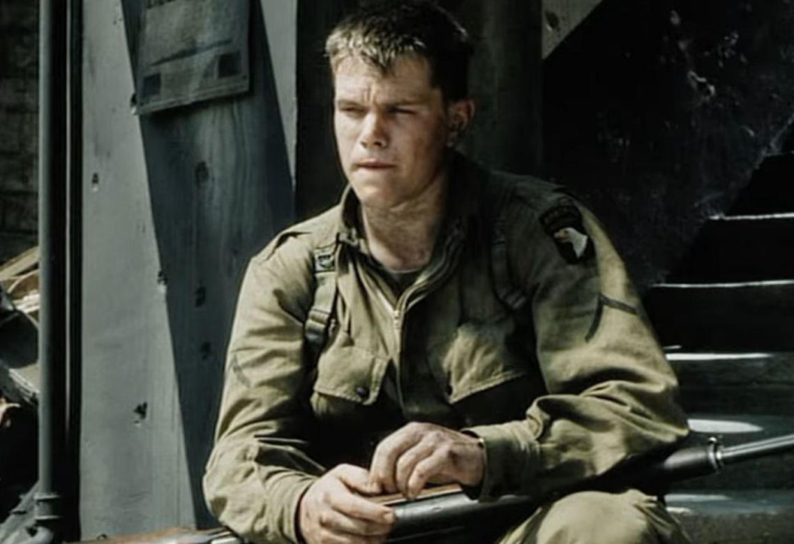 Ta poruszająca scena z "Szeregowca Ryana" to dzieło przypadku. Tom Hanks nie miał pojęcia, co powie Matt Damon