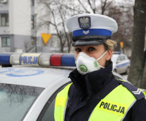 Krakowscy policjanci już pracują w maskach antysmogowych! [ZDJĘCIA]