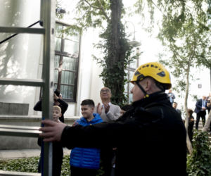 Włodzimierz Czarzasty robi budki dla ptaków Sejm/Piotr Tracz