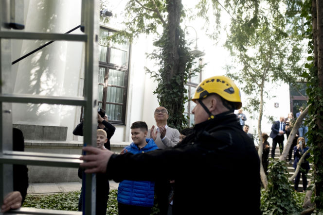 Włodzimierz Czarzasty robi budki dla ptaków Sejm/Piotr Tracz