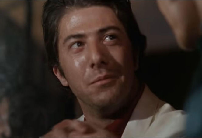 Dustin Hoffman nie grał, gdy uderzył w maskę taksówki. Tak powstała kultowa scena filmowa