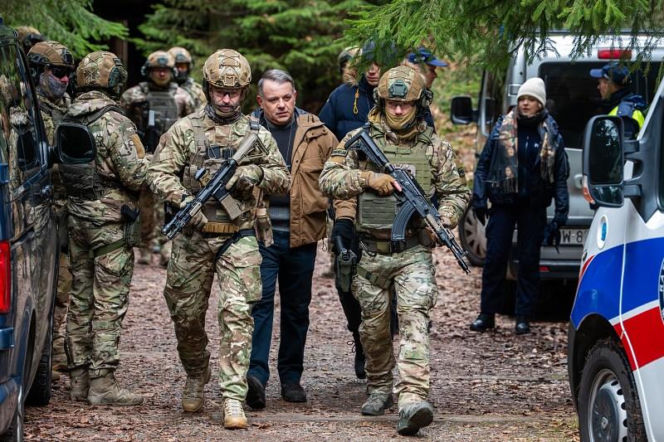 "Pierwsza miłość": Mateusz zmusza Emilkę do ślubu. Każe jej przypieczętować ich małżeństwo kielichem wina. Nie mówi jej tylko, że wino jest zatrute…