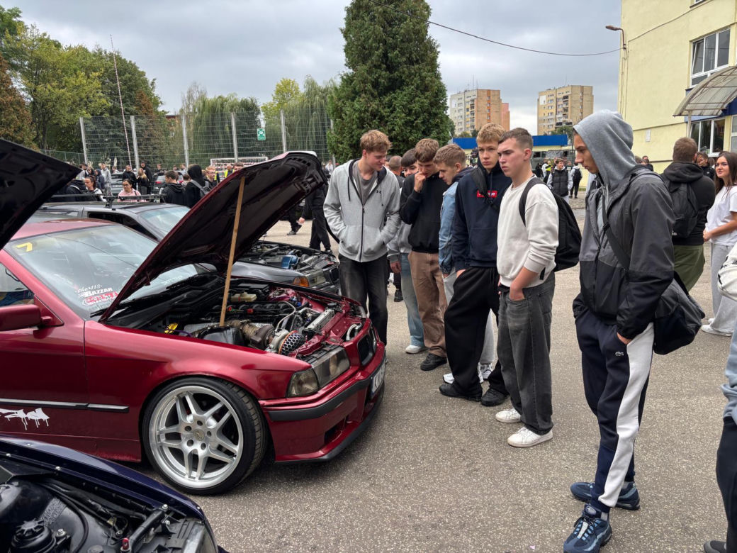 Uczniowie Samochodówki pokazali swoje auta po tuningu