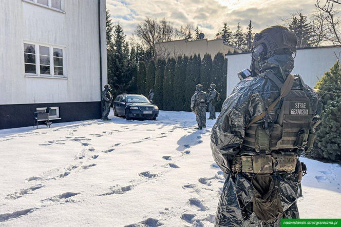 Laboratorium mefedronu w domu w Wawrze