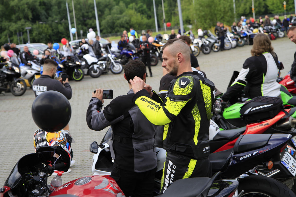 Przed Areną Lublin symbolicznie pożegnano dwójkę tragicznie zmarłych motocyklistów
