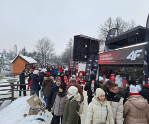 Tłumy kibiców pod Wielką Krokwią w Zakopanem