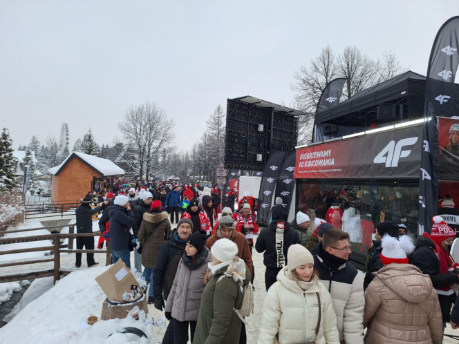 Tłumy kibiców pod Wielką Krokwią w Zakopanem