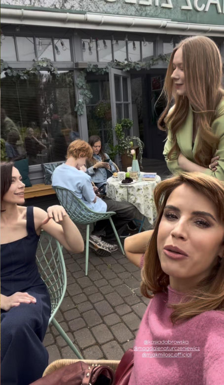 M jak miłość. Kama (Michalina Sosna), Elżbieta Domańska (Katarzyna Dąbrowska), Martyna (Magdalena Turczeniewicz)