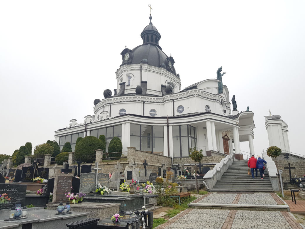 Zrobiliśmy spacer po białostockich nekropoliach. Sprawdź w jakim stanie są nagrobki historycznych postaci [ZDJĘCIA]