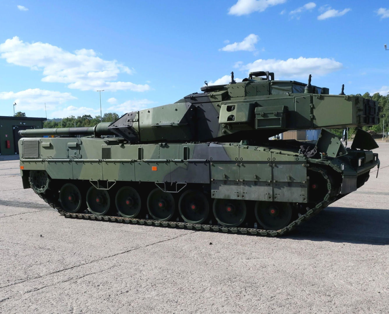 Pierwszy czołg Stridsvagn 123A dotarł do Szwecji