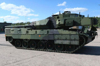 Pierwszy czołg Stridsvagn 123A dotarł do Szwecji