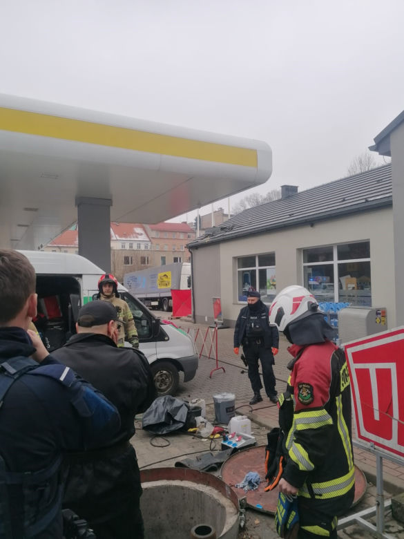 Pracownika wyrzuciło na dach budynku, zginął na miejscu. Dwie osoby zostały ranne  