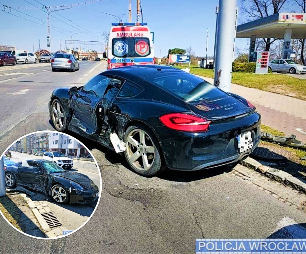 Porsche rozbiło się na latarni na ul. Trzebnickiej. Groźny wypadek we Wrocławiu 