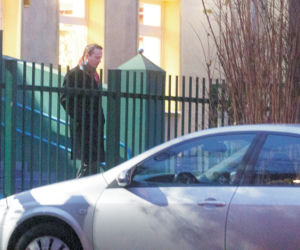 Burmistrz Śródmieścia wozi dzieci służbową limuzyną