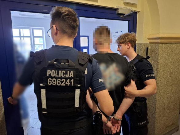 Wyprzedzał autobus z ponad 50 pasażerami. Miał ponad dwa promile