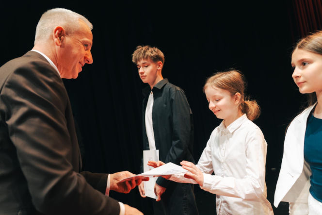 Najzdolniejsi uczniowie odebrali stypendia Prezydenta Miasta Siedlce