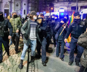 Barbara Nowacka w marszu kobiet w kolejnym dniu protestu