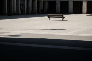 Plac Szembeka w Warszawie. Dlaczego mieszkańcy mają dość brudu i libacji?
