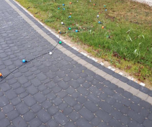 Włamali się do auta księdza i zrobili coś OBLEŚNEGO. Ucierpiała też figurka Matki Boskiej 