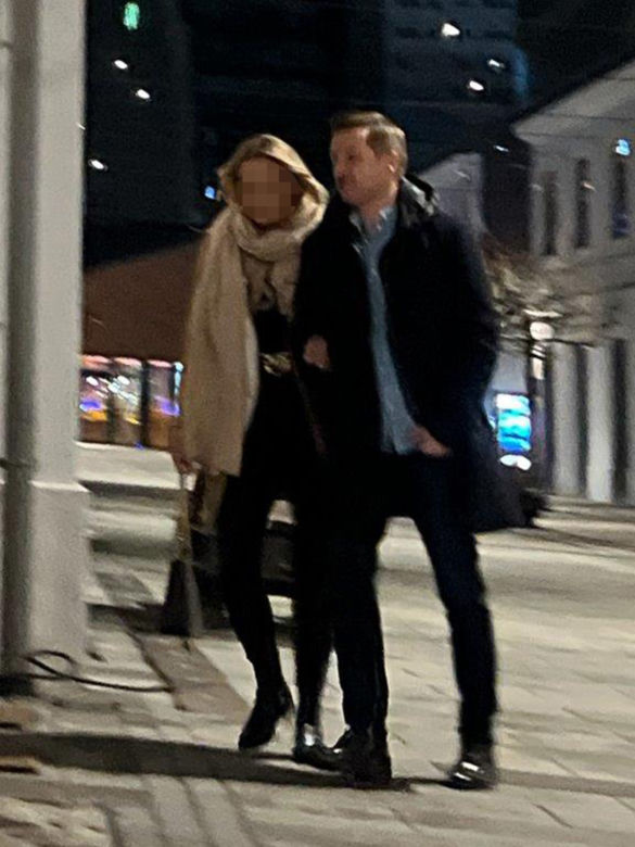 Marcin Mroczek z tajemniczą blondynką