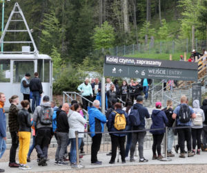 Tłumy turystów w Zakopanem. Tatry przeżywają oblężenie [ZDJĘCIA]