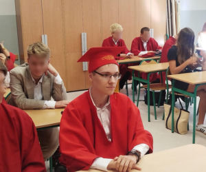 Stracił nogi pod pociągiem. Dziś Dominik wrócił do szkoły: Chcę zdać maturę
