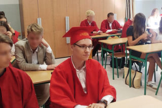 Stracił nogi pod pociągiem. Dziś Dominik wrócił do szkoły: Chcę zdać maturę
